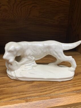 Vintage Matte White Ceramic Irish Hunting Dog Figurine - Brand Unknown.